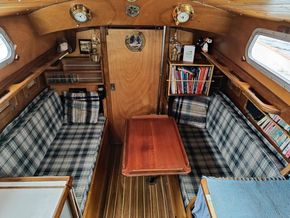 Saloon table up