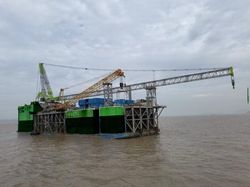 HOS#423 | 2008 | 122m | Semi-Submersible Deck Barge | For P&C Sale