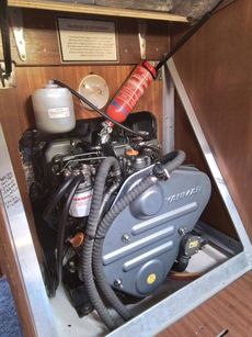Hunter Legend 38 2007 bilge keel Perfect