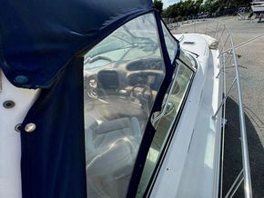 Sea Ray 410 Sundancer  - Side Deck