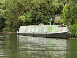 Widebeam Liveaboard, Recording Studio, poss Berkshire Mooring.