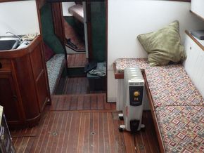 Endurance 35 Sailing Yacht - Interior