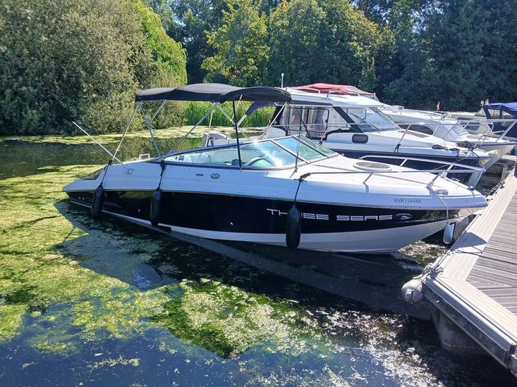 2005 Regal 2250 Cuddy Cabin	