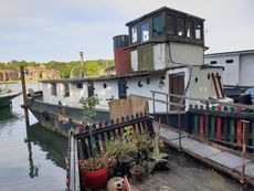 Tug Houseboat with residential mooring