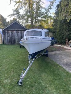 18 foot cuddy boat