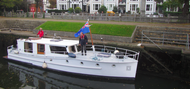 Classic  Cruiser Houseboat and Mooring
