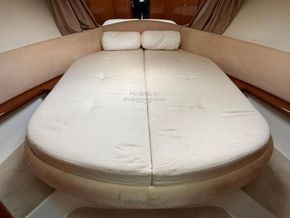 Jeanneau Prestige 32 Flybridge Extended Swim Platform - Forward Cabin