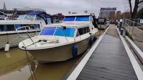 Bow view at the mooring