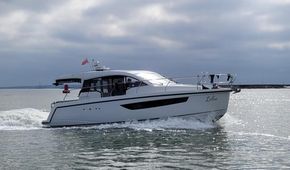 2017 Sealine C330 1