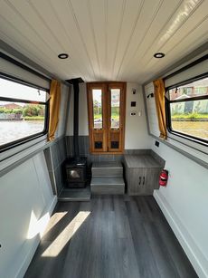 Stunning 57' Narrowboat (refitted)