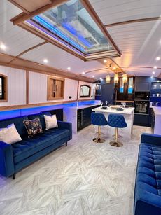 BESPOKE BOAT CO 65ft WIDEBEAM