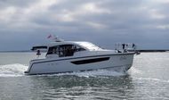 2017 Sealine C330