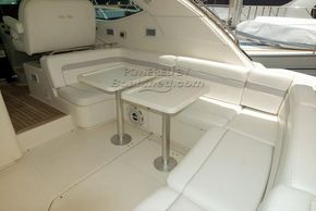 Sea Ray 470 Sundancer Express Cruiser - Cockpit table