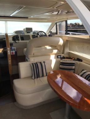 Lounge & inside drive