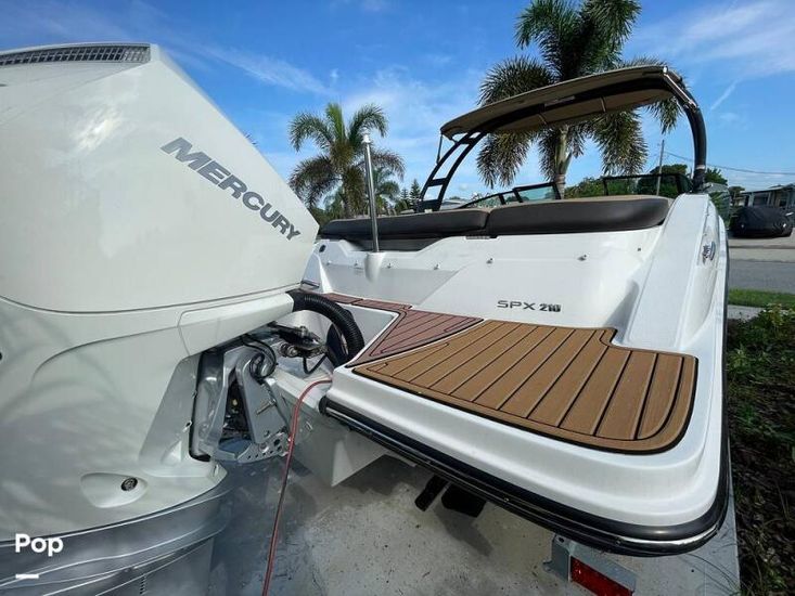 2019 Sea Ray 210 spx