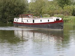 JUNIPER &bull; 57ft 4in, Narrowbeam Dutch Barge, 2+3 berths.