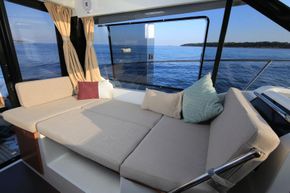 Jeanneau Merry Fisher 895 Legend Offshore - saloon converts to double berth