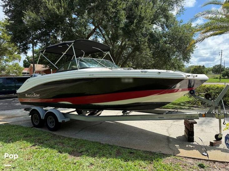 2016 NauticStar 223 DC Sport Deck