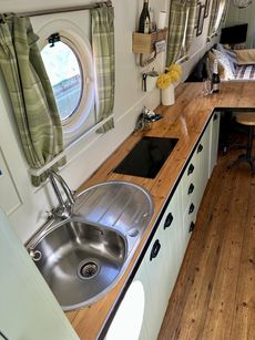 Fabulous Electric 2020 narrowboat 57ft silent efficient cruising