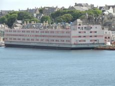 For Charter Floatels for up to 680 guests