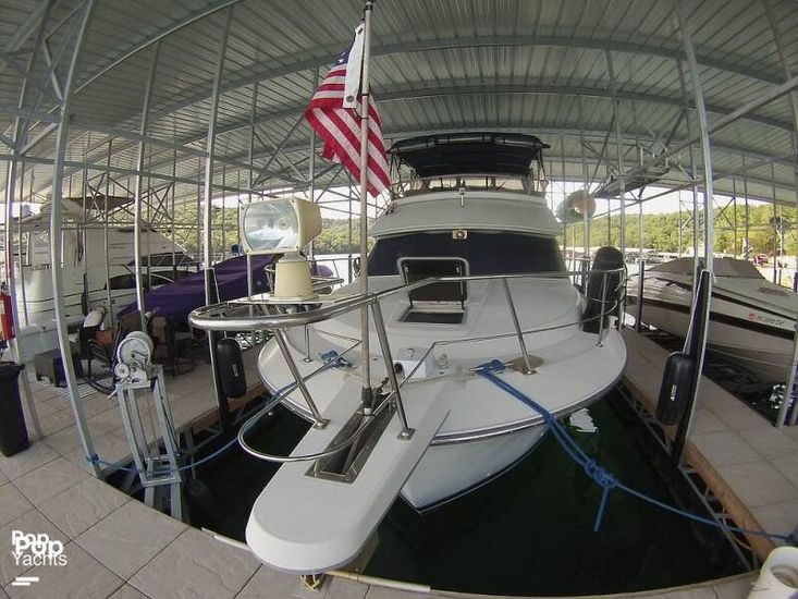 1995 Carver 370 aft cabin