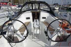 Cockpit (similar boat)