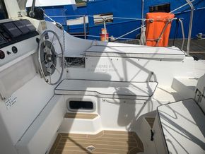 Gemini 105 MC Catamaran  - Cockpit