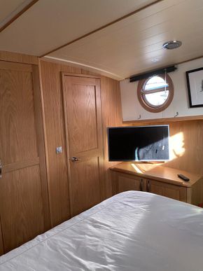 Kingsize Main Bedroom
