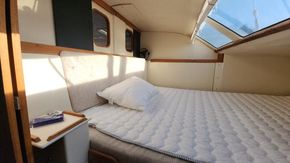 Spacious queen bed