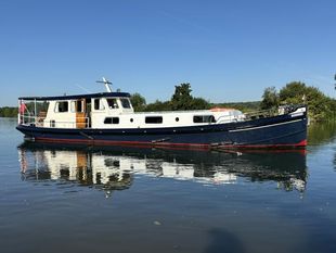 Two-cabin 1923 Dutch Barge