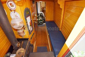 Stern cabin forward