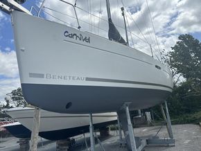2010 Beneteau Oceanis 34 35