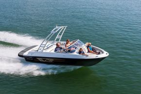Bayliner VR5 with Wake Tower