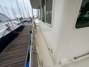 Faroe 360 Sedan  - Side Deck