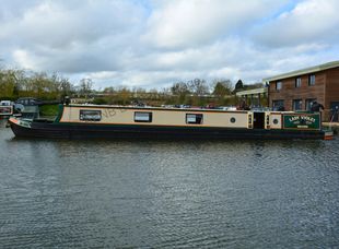 LADY VIOLET • 60ft 1in, Traditional, 2+4 Berth