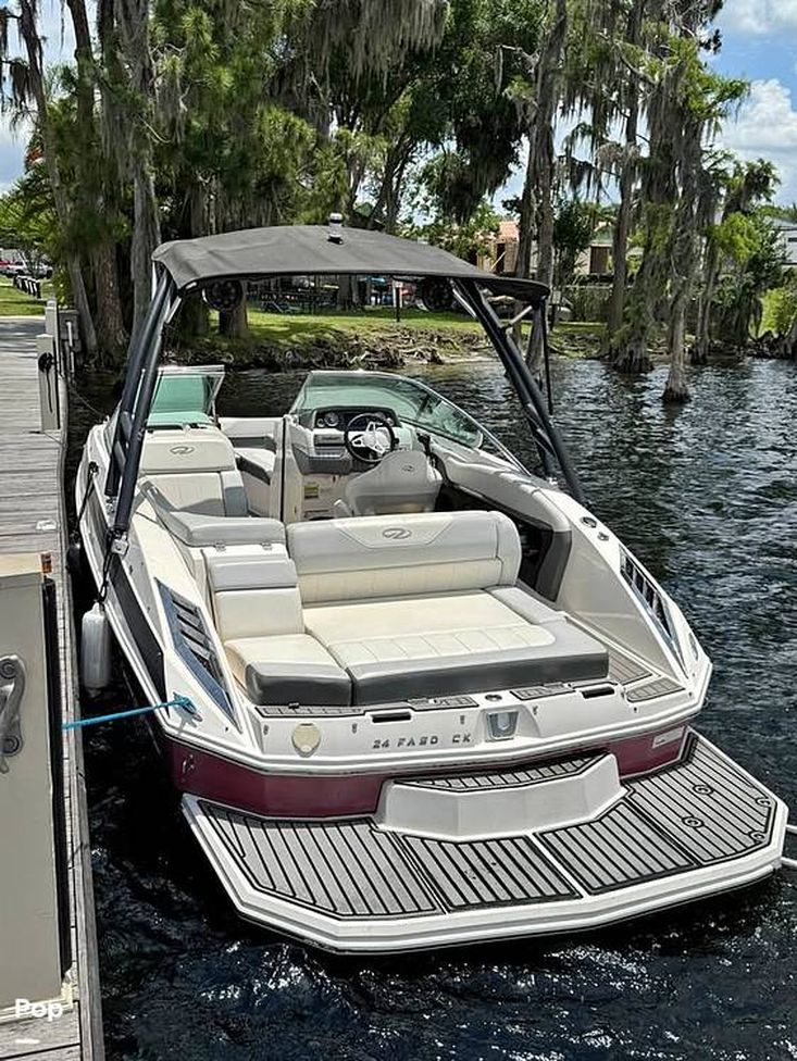 2012 Regal 24 fasdeck