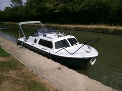 One Love II -  A 20ft 1989 Norman 2 berth GRP motor cruiser.