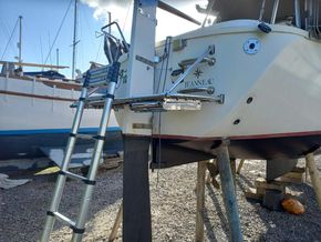 jeanneau fantasia tiller deck swim platform