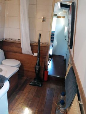 Toilet, hoover, radiator 