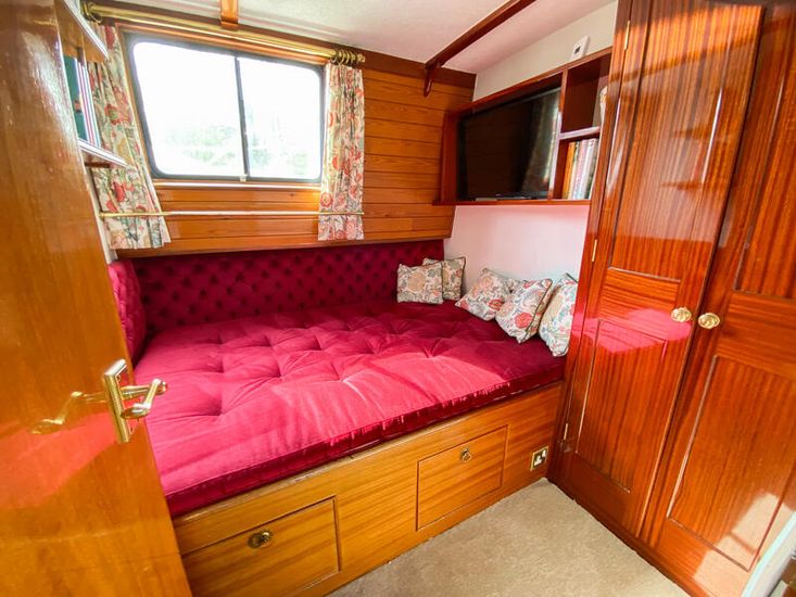 Beautiful custom built 10'6 widebeam.