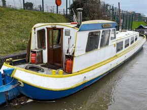Dutch Barge 17m with London mooring  - Stern