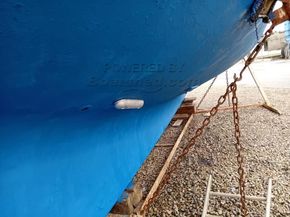 Fisher 30 Motorsailor - Hull Close Up