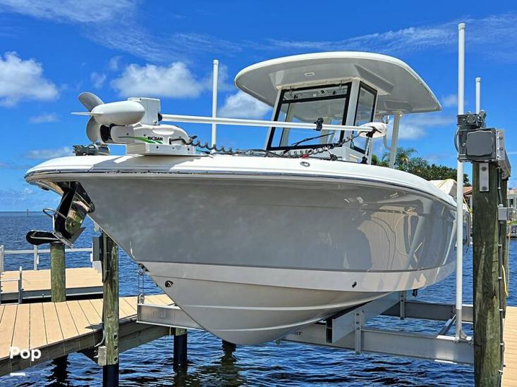 2019 Robalo r 272