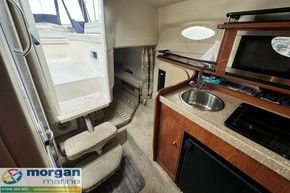Rinker-Fiesta-Vee-250-galley-2
