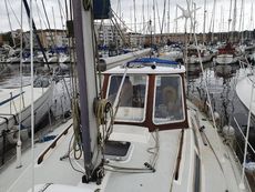 Moody 346 1 of 4 with doghouse