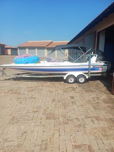 VIKING BAREFOOTER 21FT 200HP YAMAHA