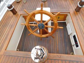 Murray Peterson Gaff Schooner Coaster III - Helm