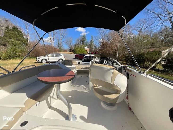 2016 Stingray 212 sc