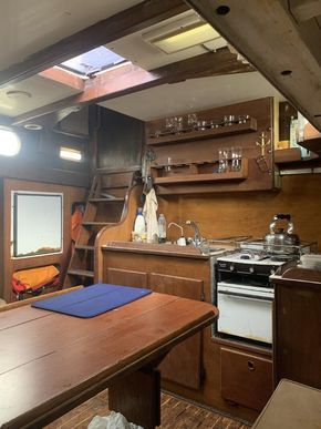 22/04/25 Saloon looking aft, strbd side, fridge, access to wheelhouse