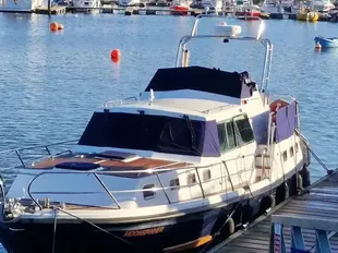 2006 Aquastar Oceanranger 38 Aft Cabin